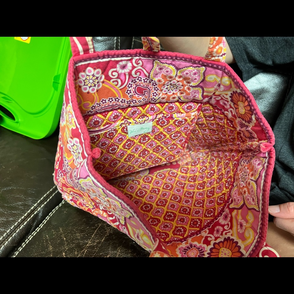 Vera tote